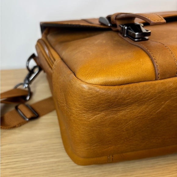Kenneth Cole Men's Light Brown Full Grain Leather Messenger Bag Like New!!! - Picture 14 of 16